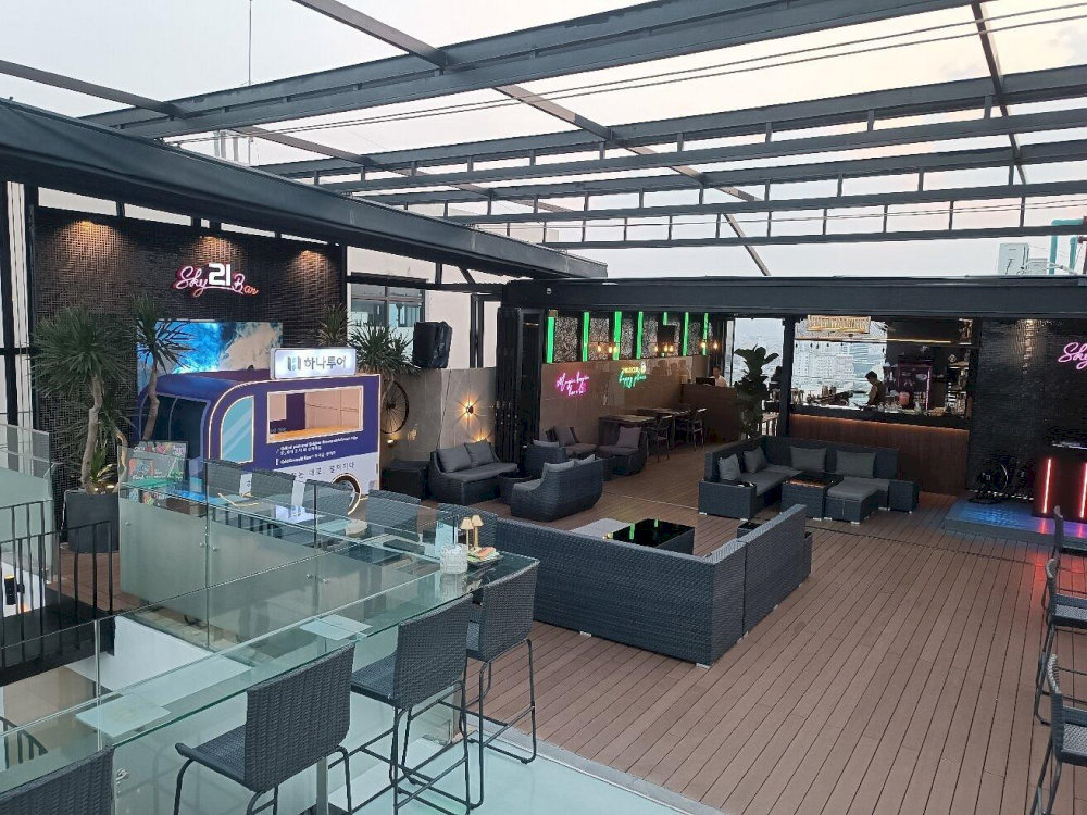 Experience the fusion of modern design, premium drinks, and a lively rooftop scene at the 21st floor